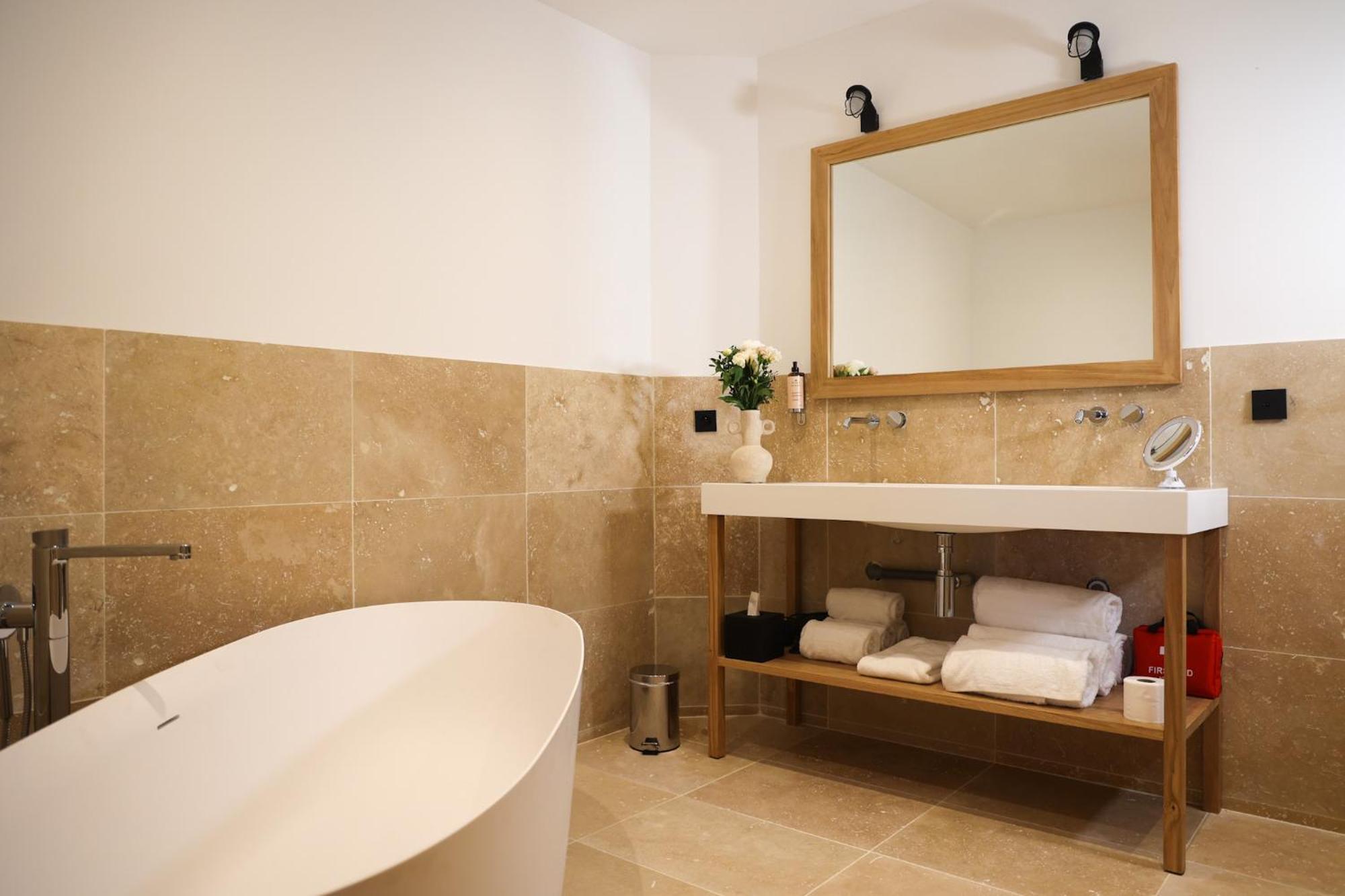 Prestige Suite Sea View Jacuzzi,1674017652:JPEG